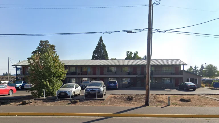 SMI Fund Management - 7th Lebanon - 2057 S 7th St. Lebanon, OR